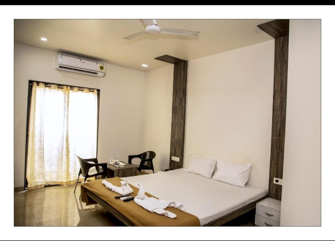 Hotel Sangram Palace Shirur Dış mekan fotoğraf