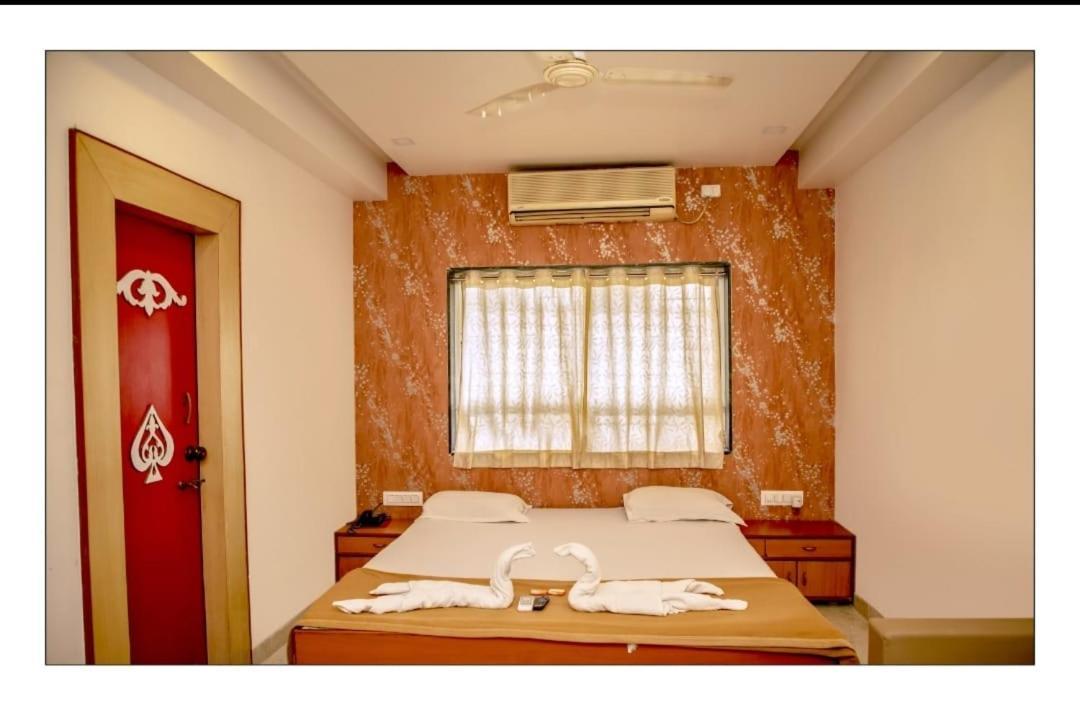 Hotel Sangram Palace Shirur Dış mekan fotoğraf