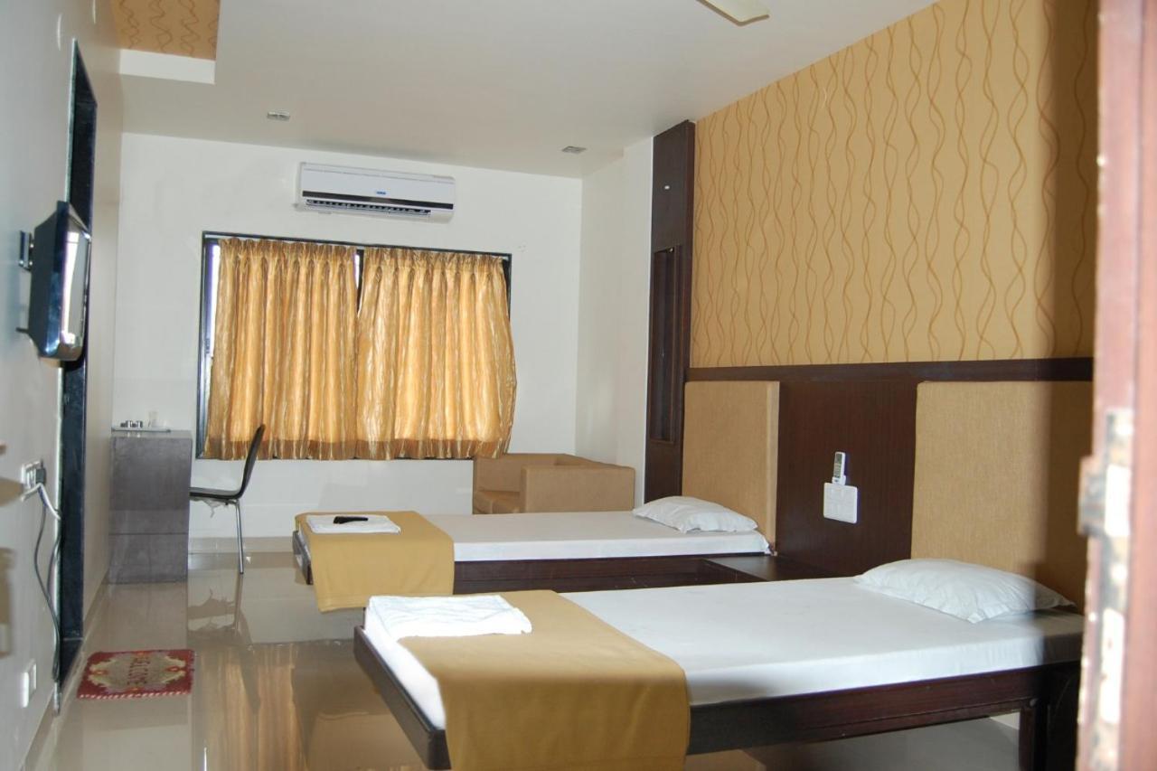 Hotel Sangram Palace Shirur Dış mekan fotoğraf