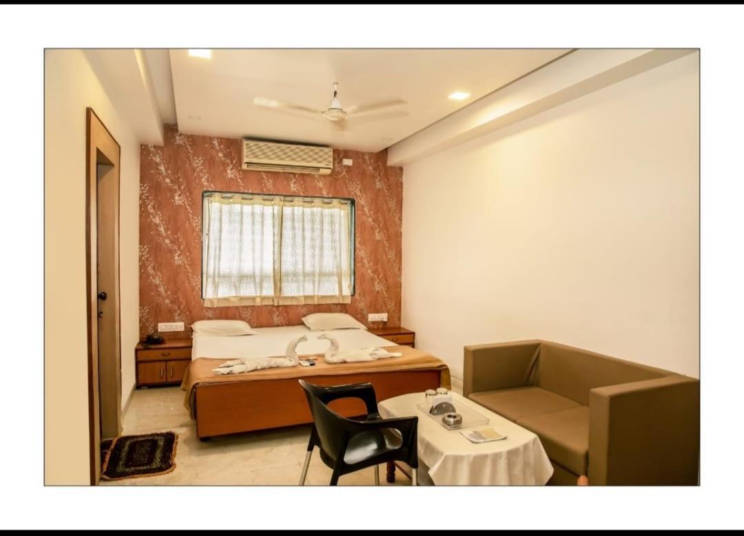 Hotel Sangram Palace Shirur Dış mekan fotoğraf